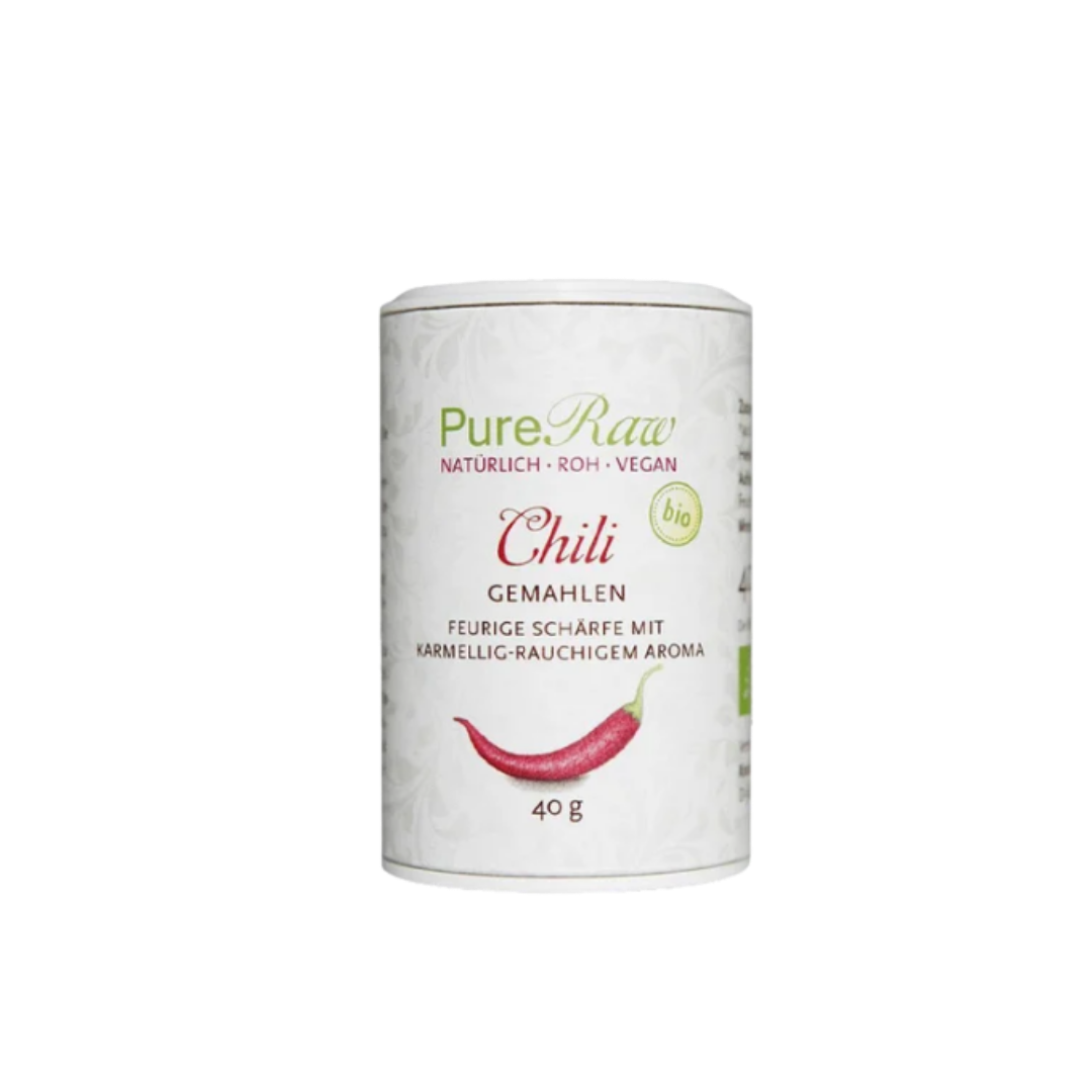 PureRaw Bio-Chilipulver in der 40-g-Dose auf weißem Hintergrund.
