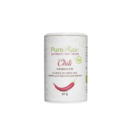 PureRaw Bio-Chilipulver in der 40-g-Dose auf weißem Hintergrund.