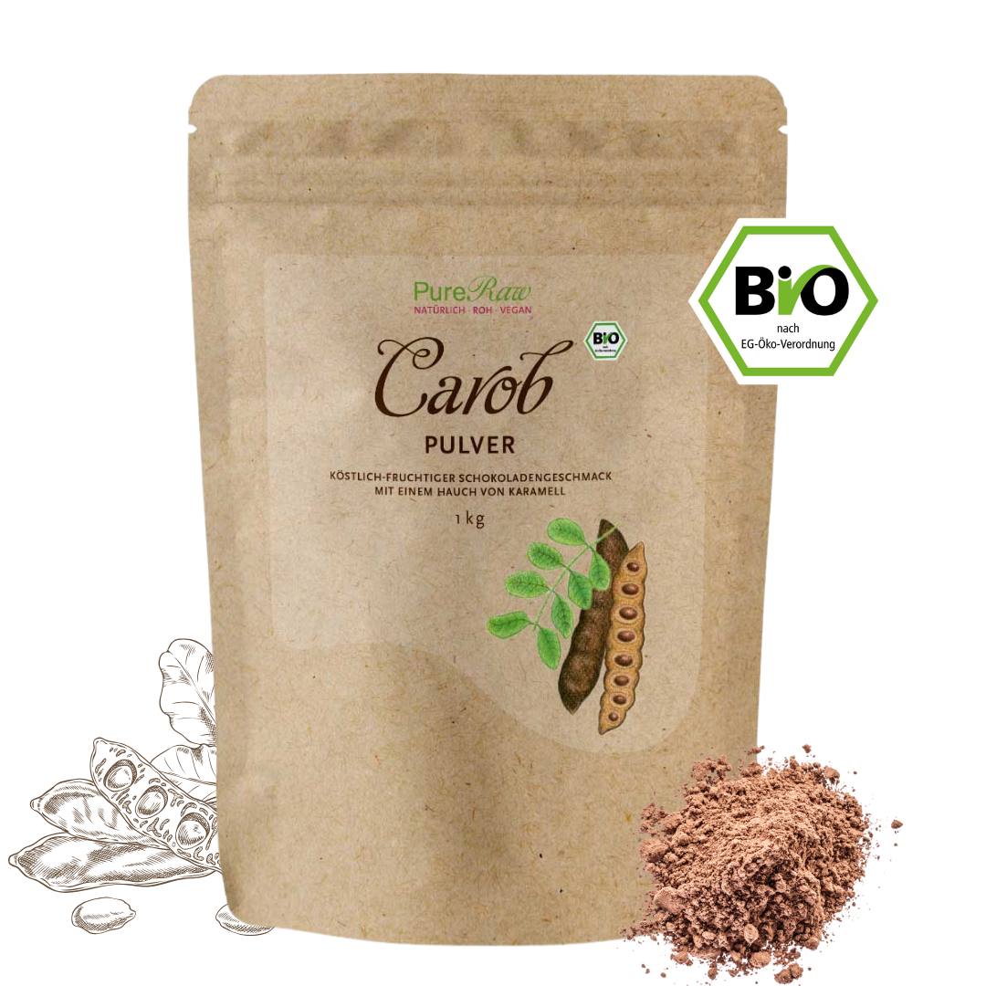 Frontansicht eines braunen Kraftpapier-Standbeutels von „PureRaw Carob Pulver“ mit Bio-Siegel