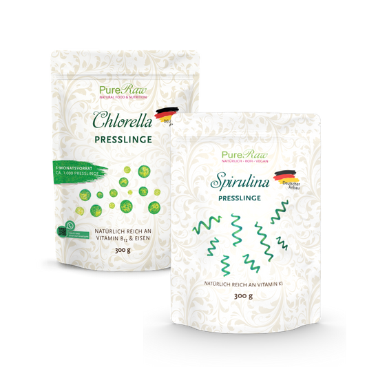 PureRaw Chlorella und Spirulina Presslinge aus Deutschland im Set mit zwei 300-g-Beuteln.