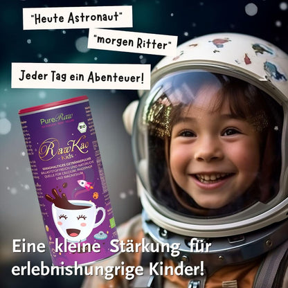 RawKao Kids Trinkschokolade mit Kind im Astronautenkostüm